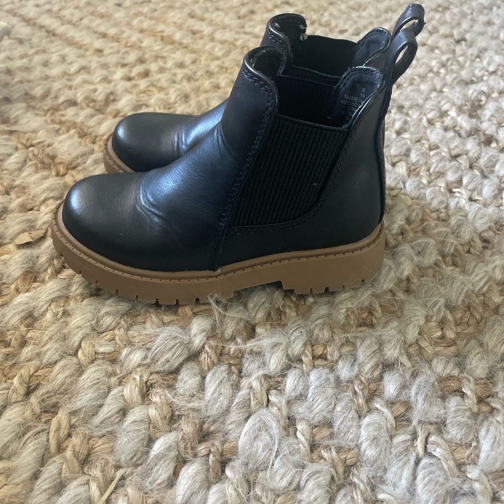 Old Navy Kids Black and Tan Boots
